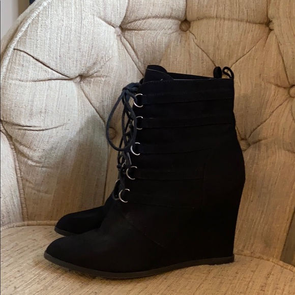 Vintage Charles Jourdan 4” wedges - Picture 1 of 10